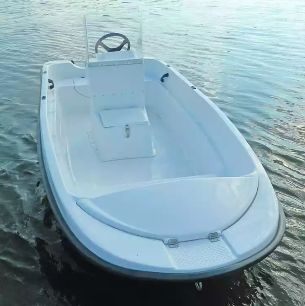 Стеклопластиковая лодка Пингвин с консолью (тримаран) в Хасавюрте