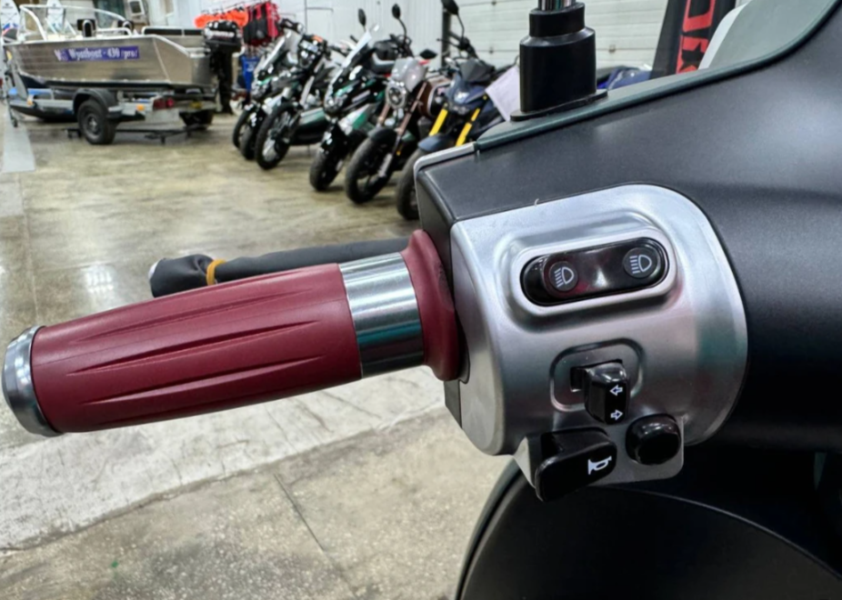 Скутер PROMAX Miami 240 (49) в Хасавюрте