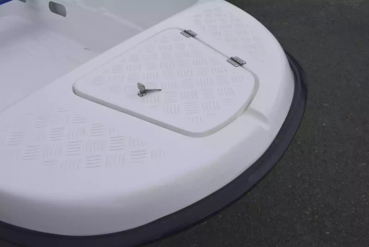 Стеклопластиковая лодка Пингвин New (тримаран) в Хасавюрте