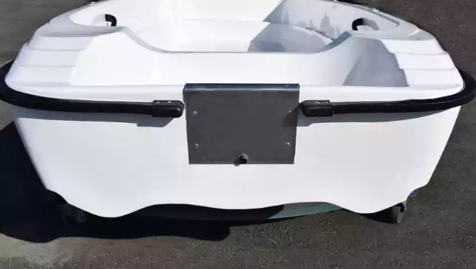 Стеклопластиковая лодка Пингвин (тримаран) в Хасавюрте