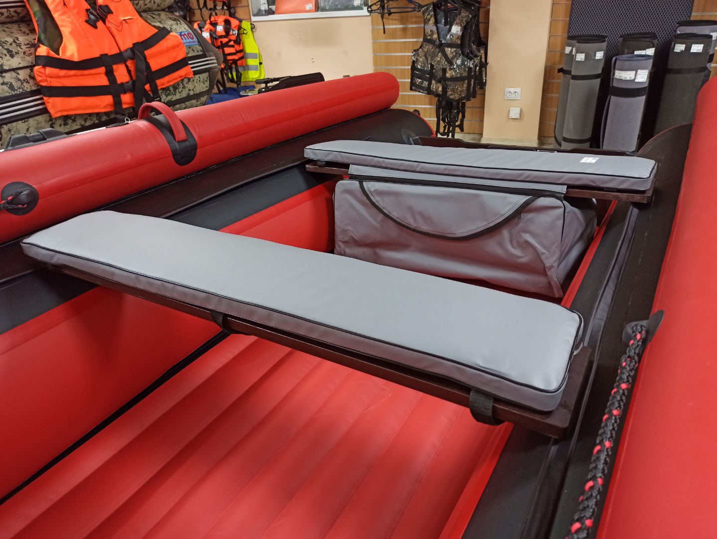 КОМПЛЕКТ МЯГКИХ НАКЛАДОК С СУМКОЙ ДЛЯ ЛОДОК 110Х20 СЕРЫЙ в Хасавюрте