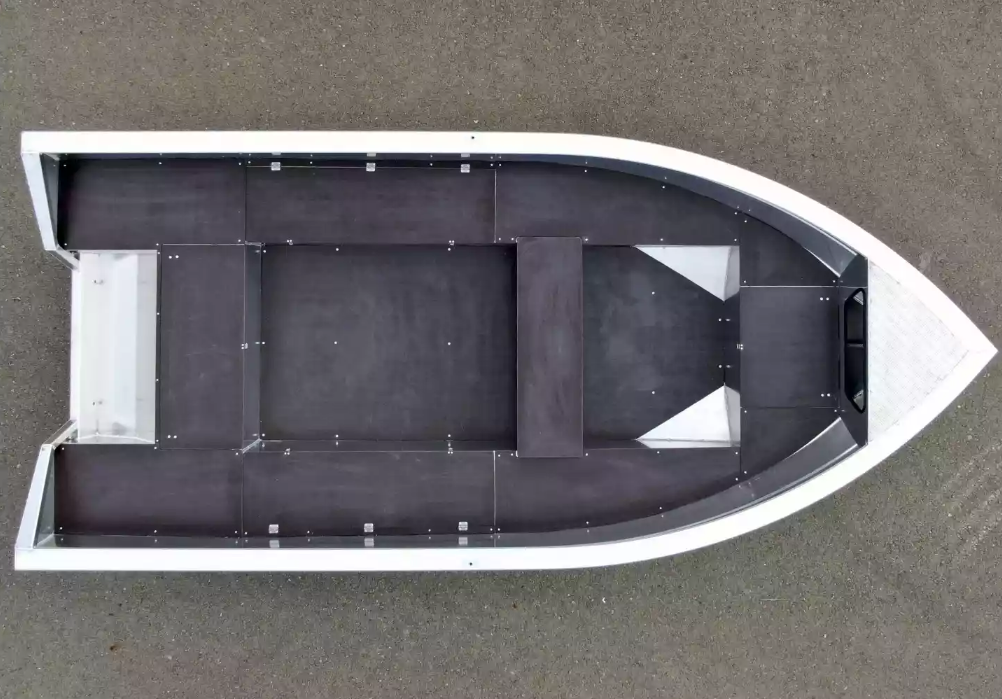 Алюминиевая лодка  Неман-420 в Хасавюрте