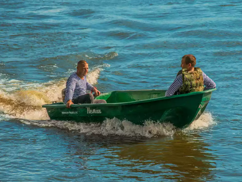Стеклопластиковая лодка Neman-340 (тримаран) в Хасавюрте