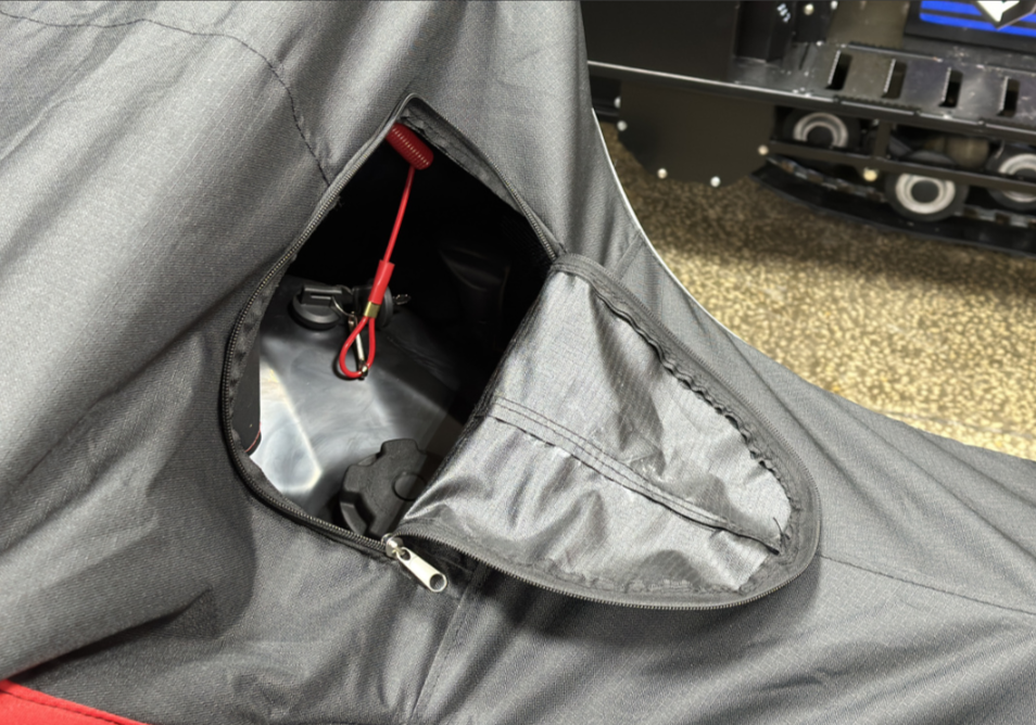 Чехол транспорт. снегохода IKUDZO HUNTER черно-красный Оксфорд ПРЕМИУМ качества с лого IKUDZO в Хасавюрте