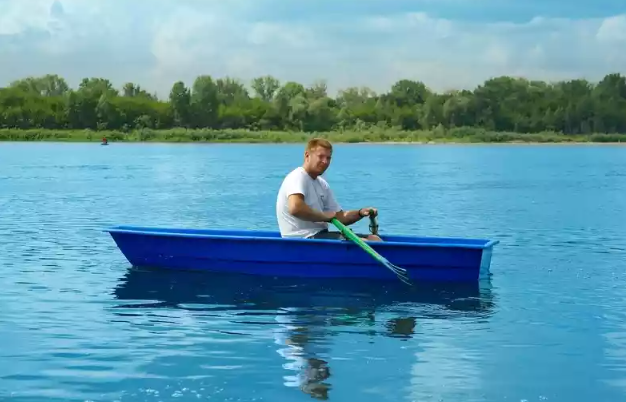 Стеклопластиковая лодка Малютка в Хасавюрте