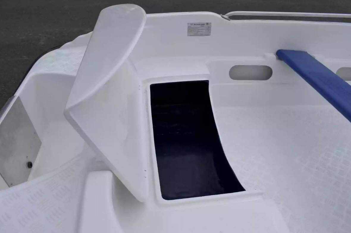 Стеклопластиковая лодка Пингвин New (тримаран) в Хасавюрте