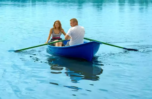 Стеклопластиковая лодка Дельфин в Хасавюрте