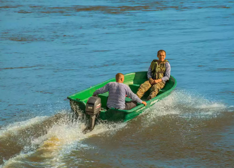 Стеклопластиковая лодка Neman-340 (тримаран) в Хасавюрте