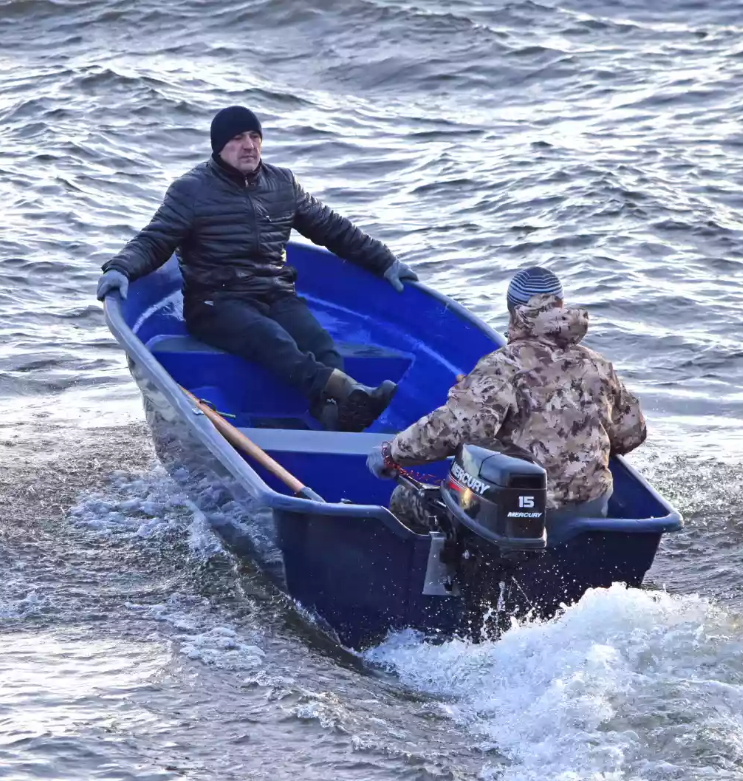 Стеклопластиковая лодка Neman-340 (тримаран) в Хасавюрте