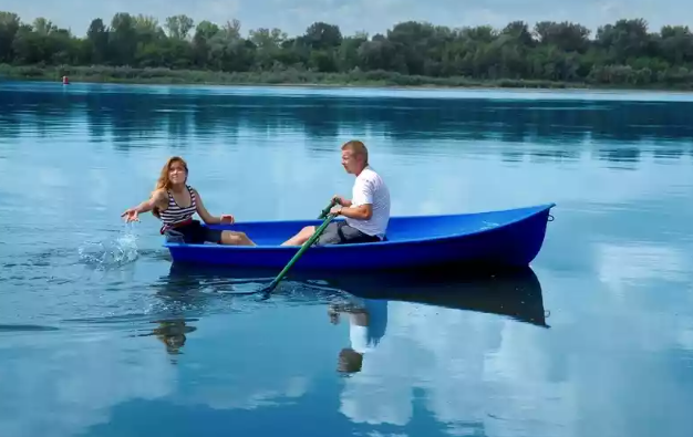 Стеклопластиковая лодка Дельфин в Хасавюрте