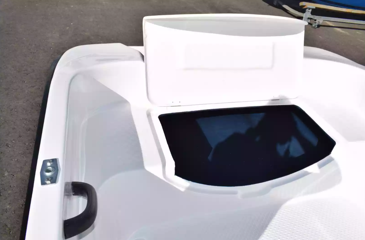 Стеклопластиковая лодка Пингвин (тримаран) в Хасавюрте