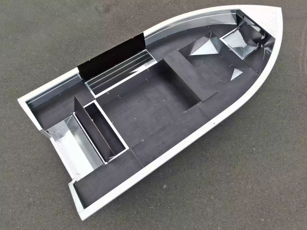 Алюминиевая лодка  Неман-420 в Хасавюрте