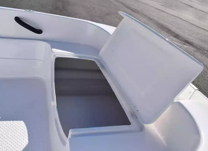 Стеклопластиковая лодка Пингвин (тримаран) в Хасавюрте