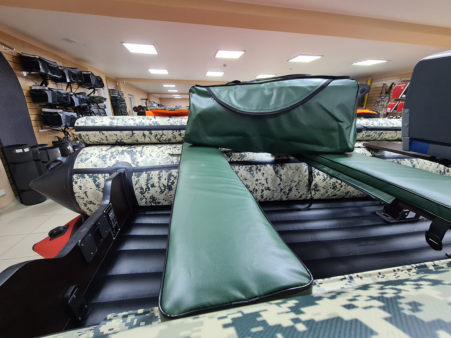 КОМПЛЕКТ МЯГКИХ НАКЛАДОК С СУМКОЙ ДЛЯ ЛОДОК 110Х20 ЗЕЛЕНЫЙ в Хасавюрте